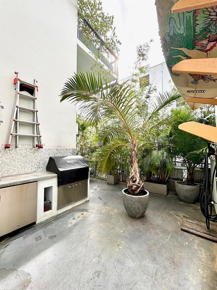 221 Jefferson Ave # 4