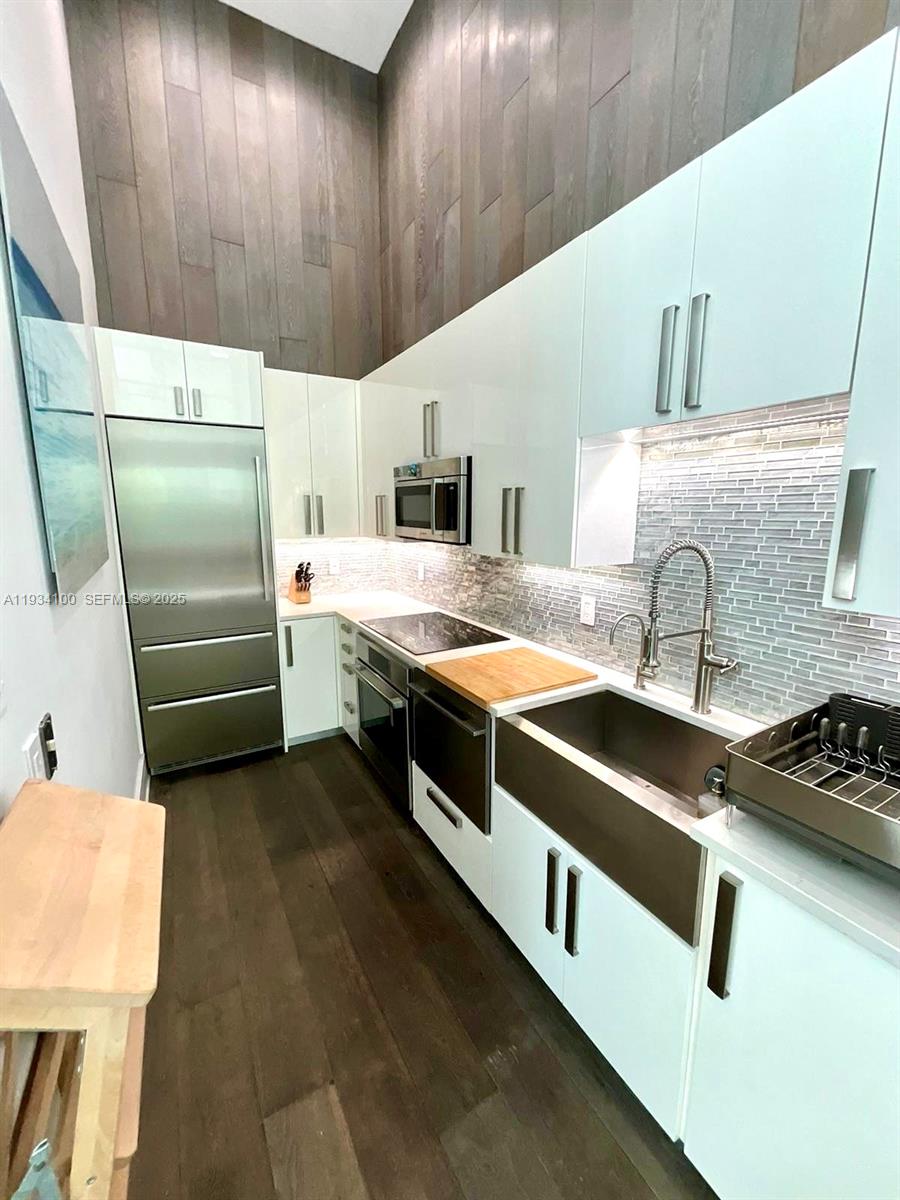 221 Jefferson Ave # 4