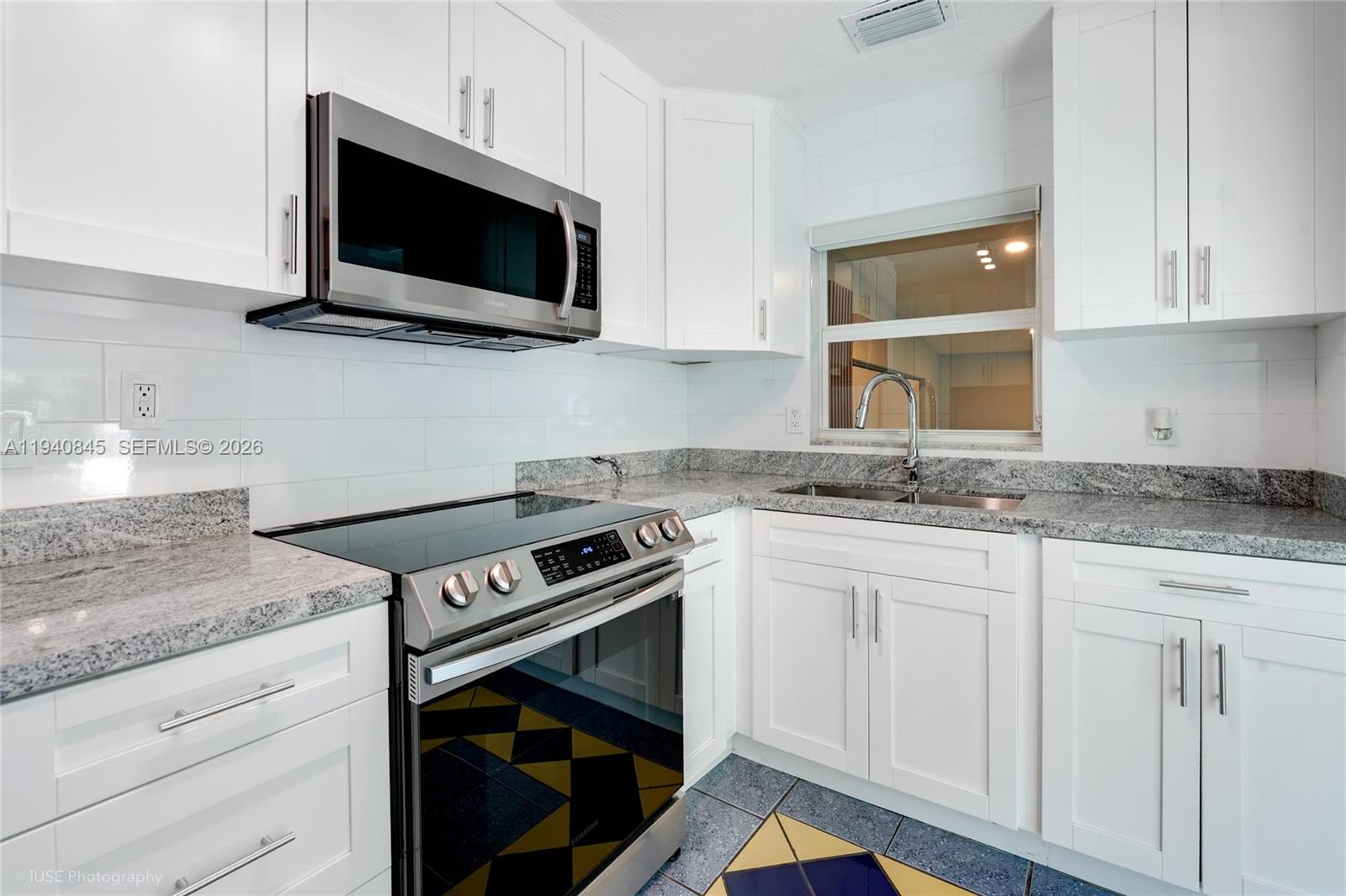 8730 NE 8th Ct