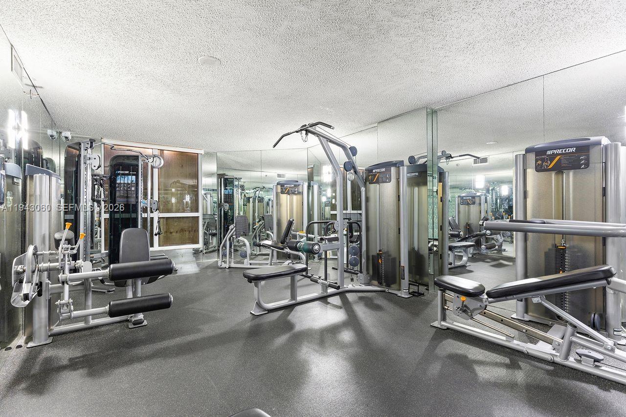6767 Collins Ave # 1905