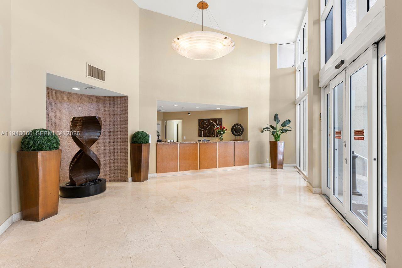 6767 Collins Ave # 1905