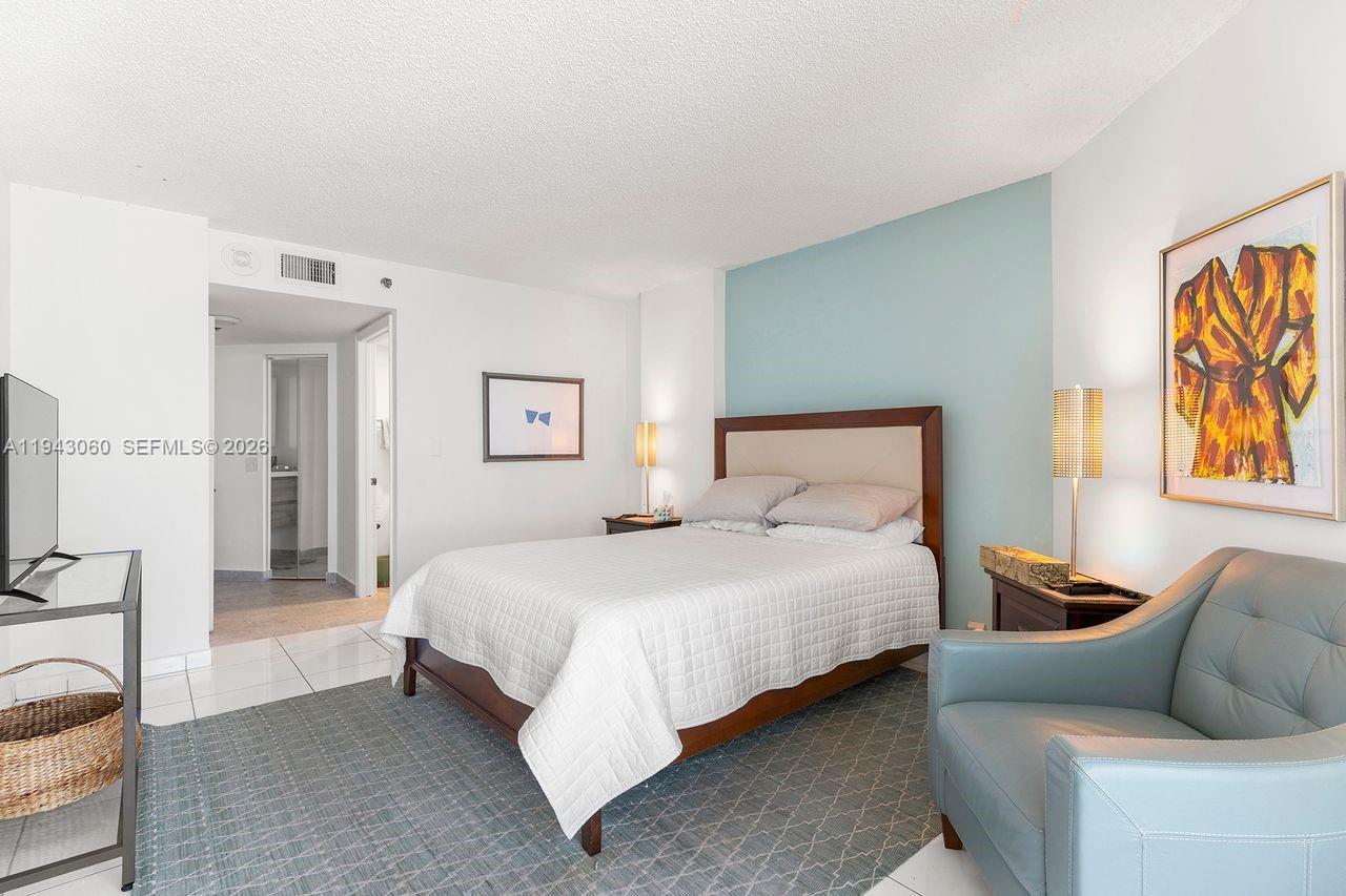 6767 Collins Ave # 1905