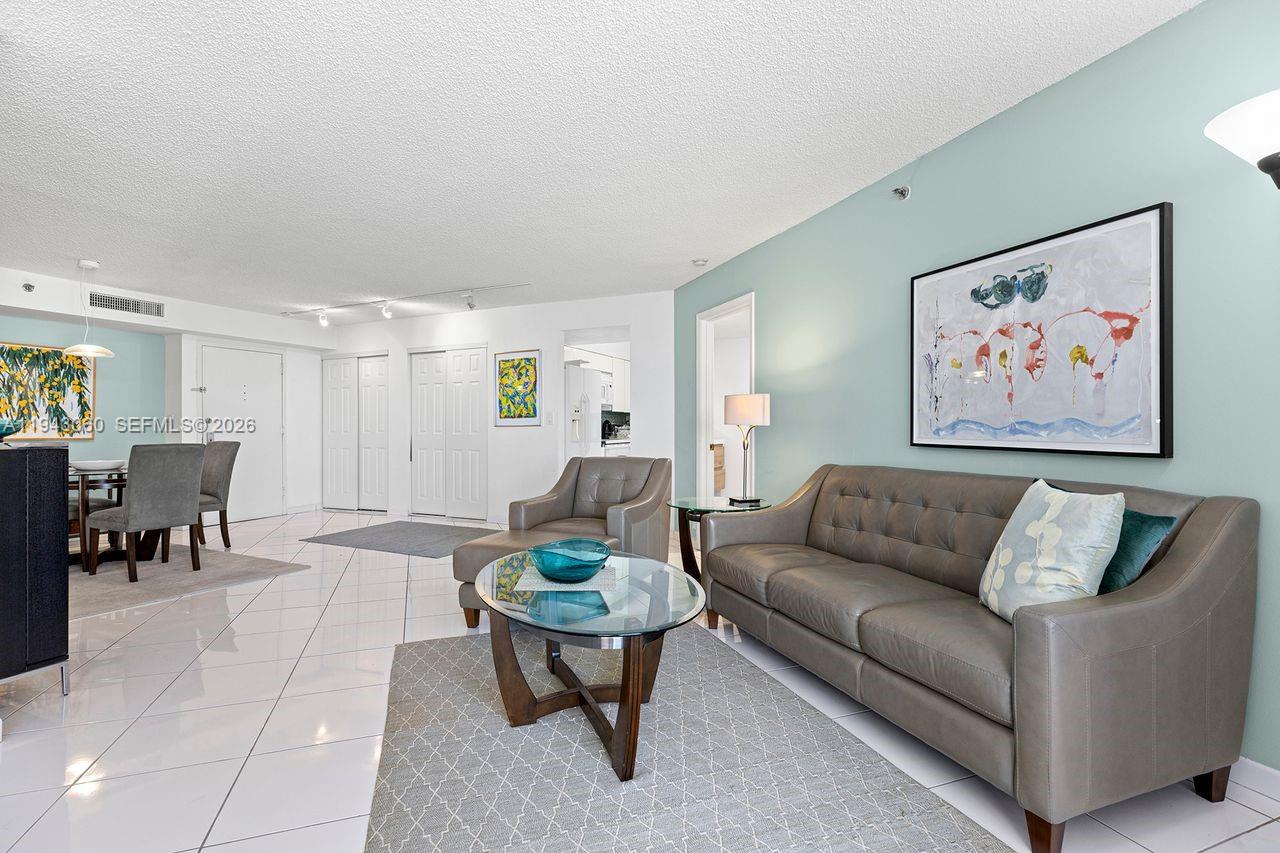 6767 Collins Ave # 1905