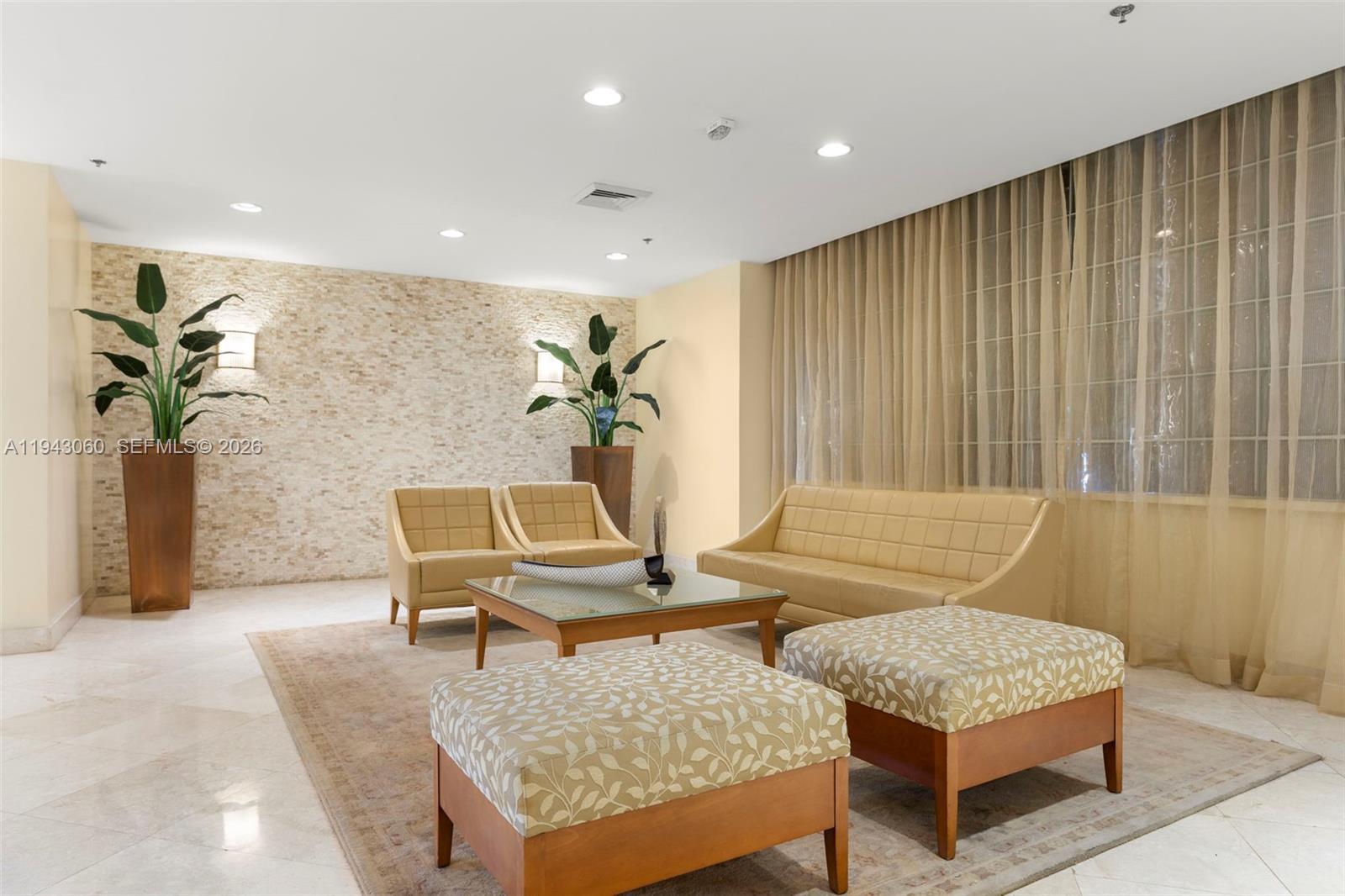6767 Collins Ave # 1905