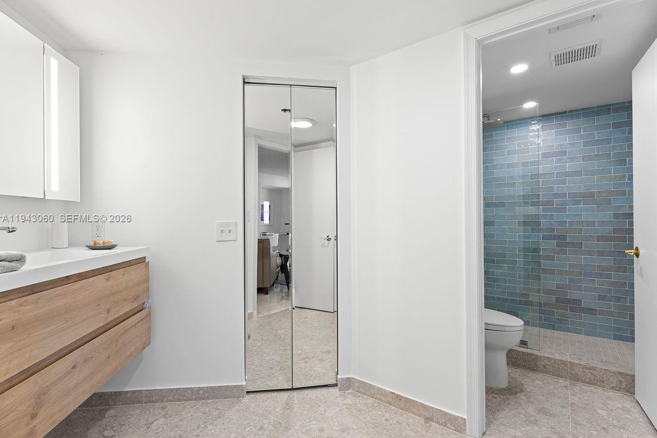 6767 Collins Ave # 1905