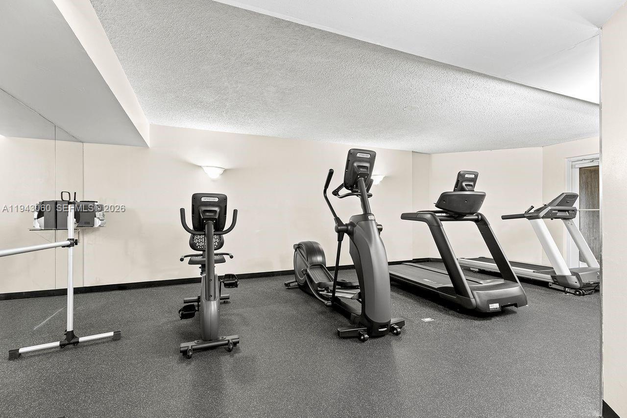 6767 Collins Ave # 1905