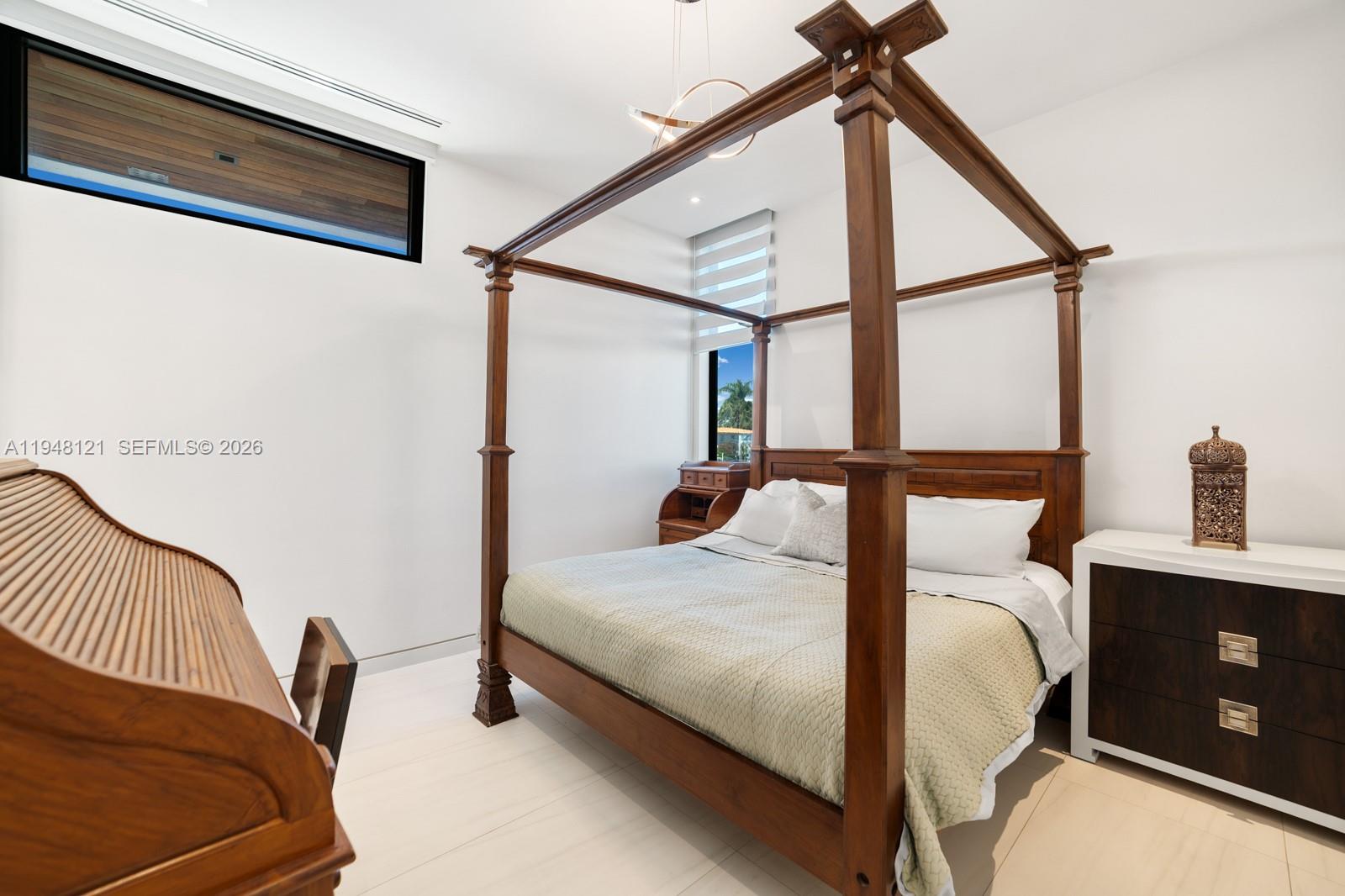 13009 Mar St