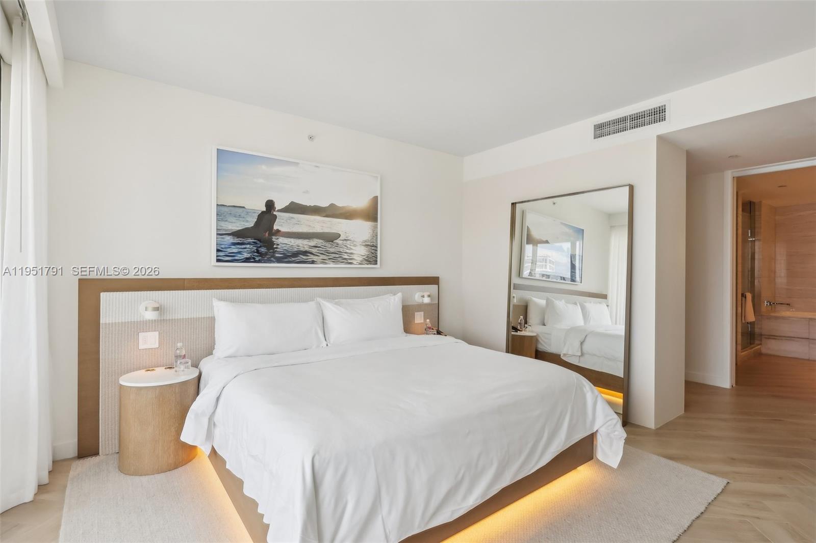 2201 Collins Ave # 1511