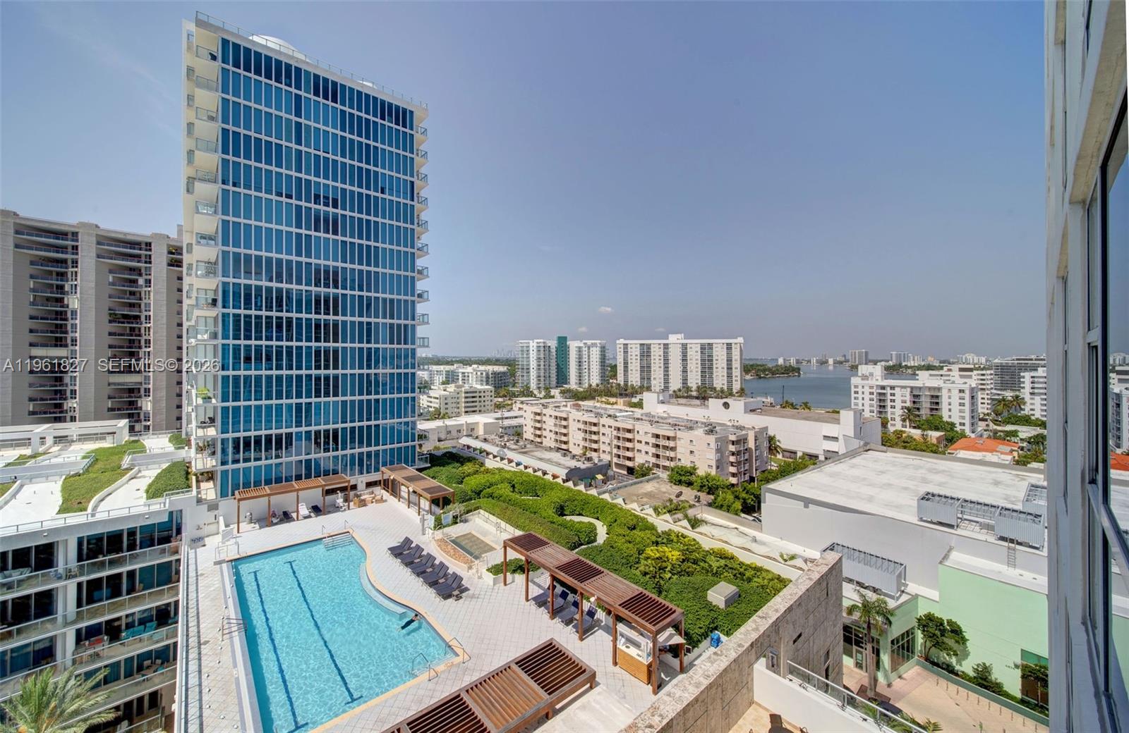 6801 Collins Ave Unit: 1110 (Door 1106)