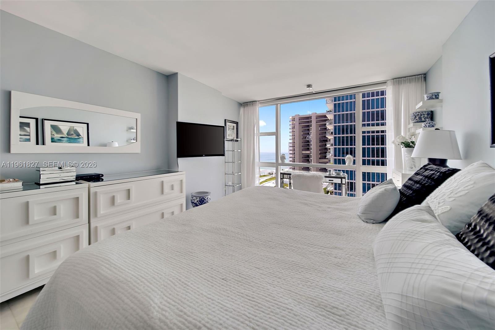 6801 Collins Ave Unit: 1110 (Door 1106)