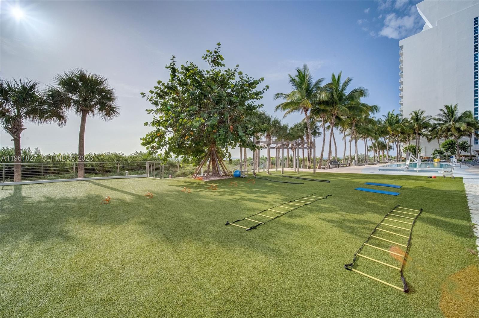 6801 Collins Ave Unit: 1110 (Door 1106)