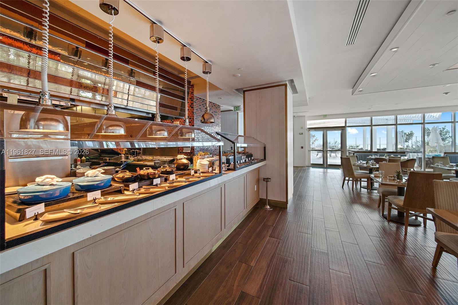 6801 Collins Ave Unit: 1110 (Door 1106)