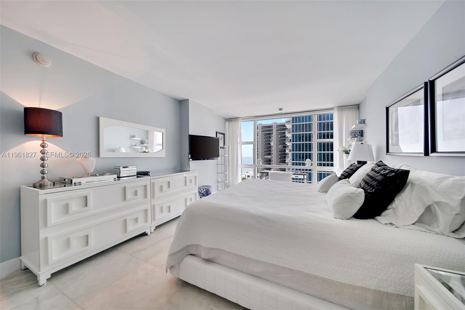 6801 Collins Ave Unit: 1110 (Door 1106)