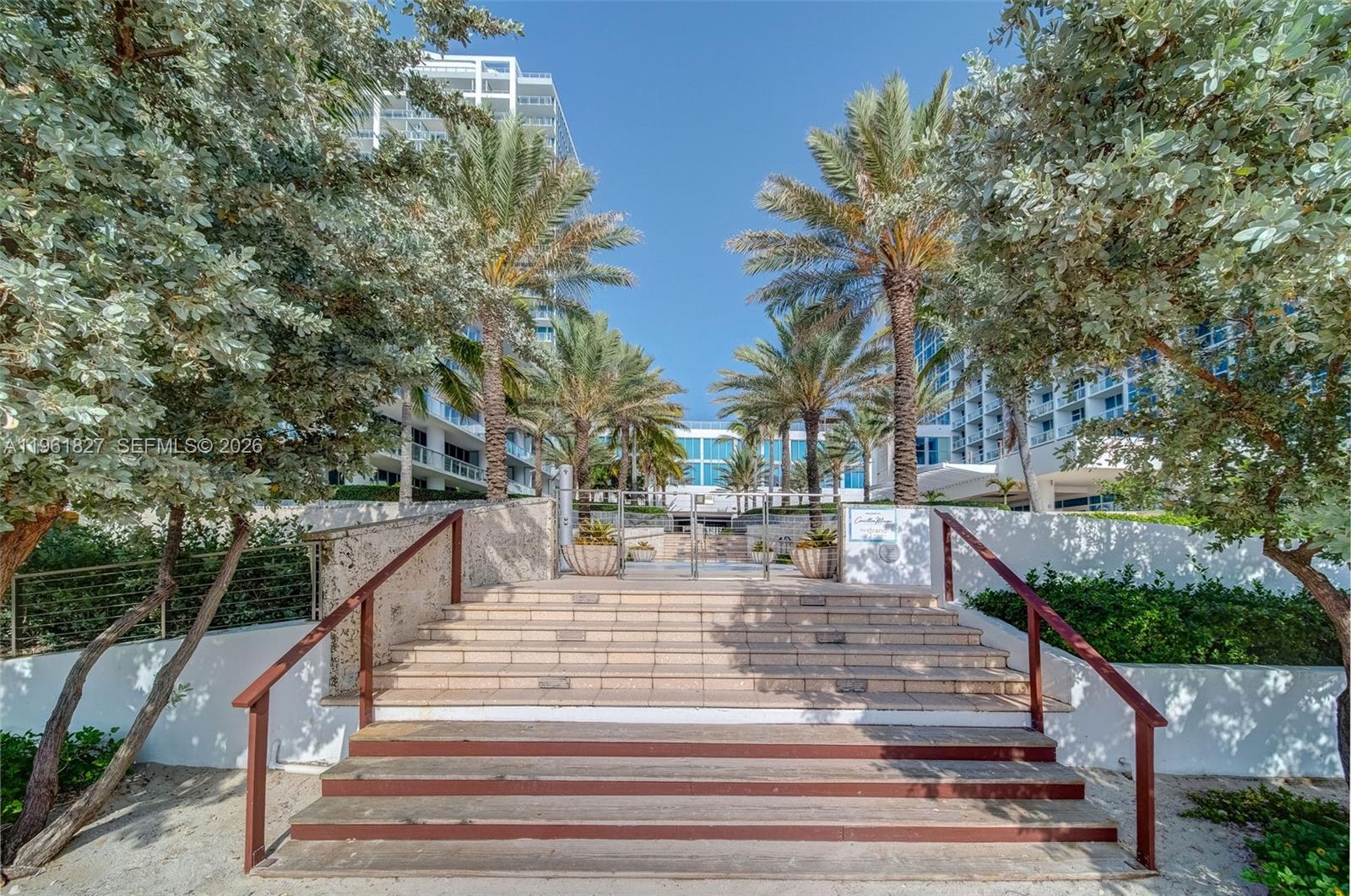 6801 Collins Ave Unit: 1110 (Door 1106)