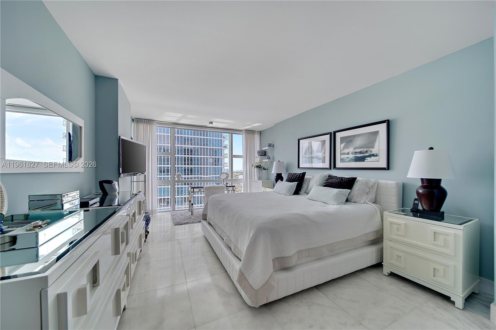 6801 Collins Ave Unit: 1110 (Door 1106)