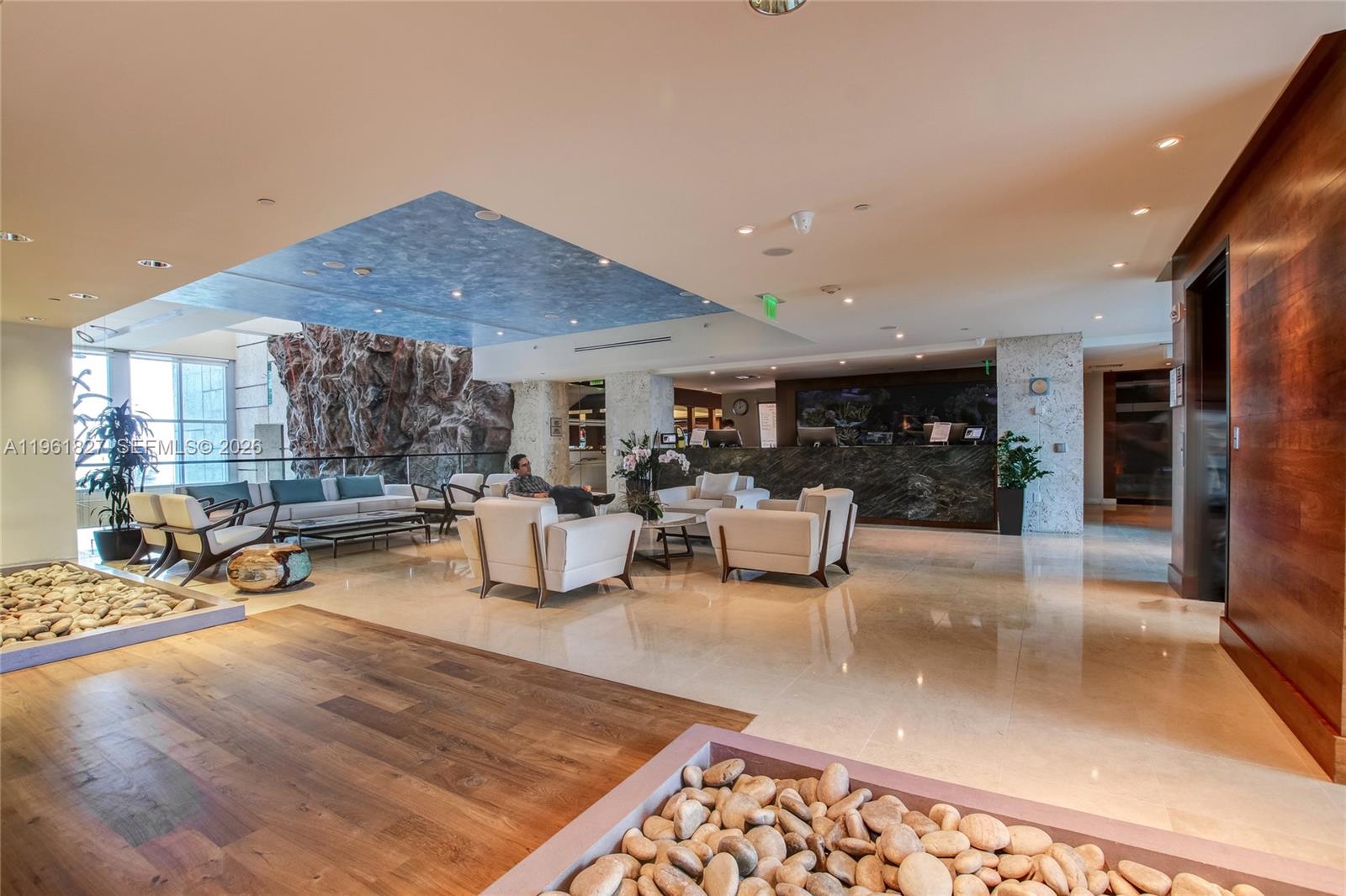 6801 Collins Ave Unit: 1110 (Door 1106)