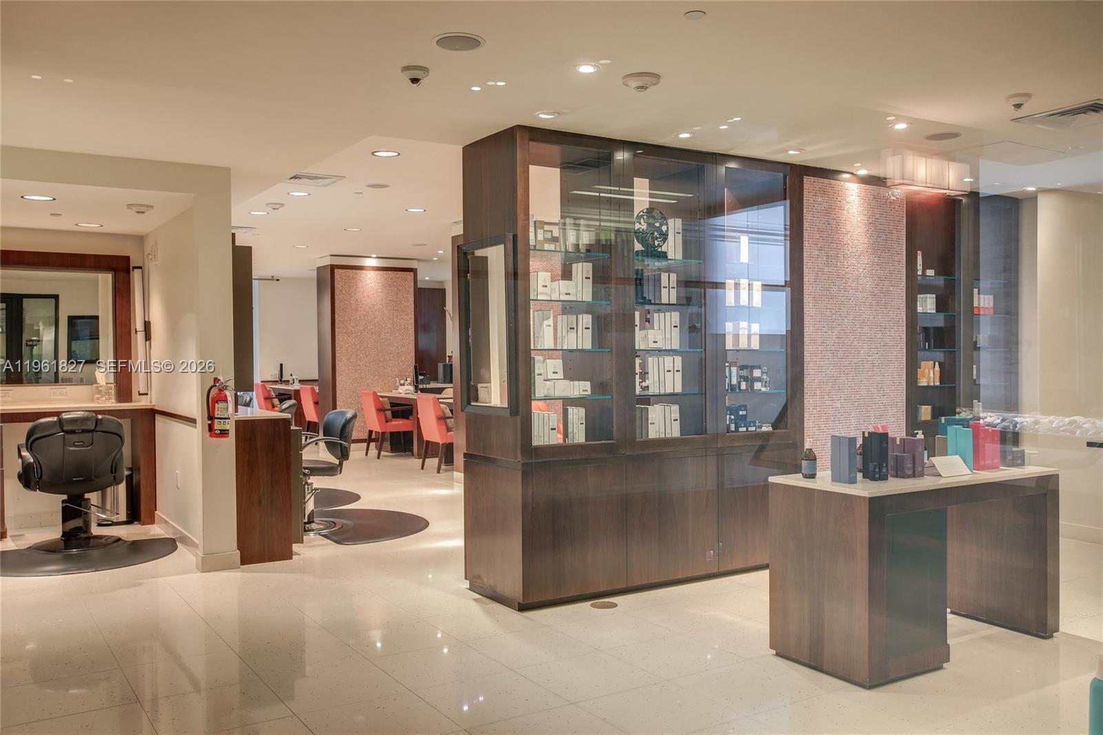 6801 Collins Ave Unit: 1110 (Door 1106)