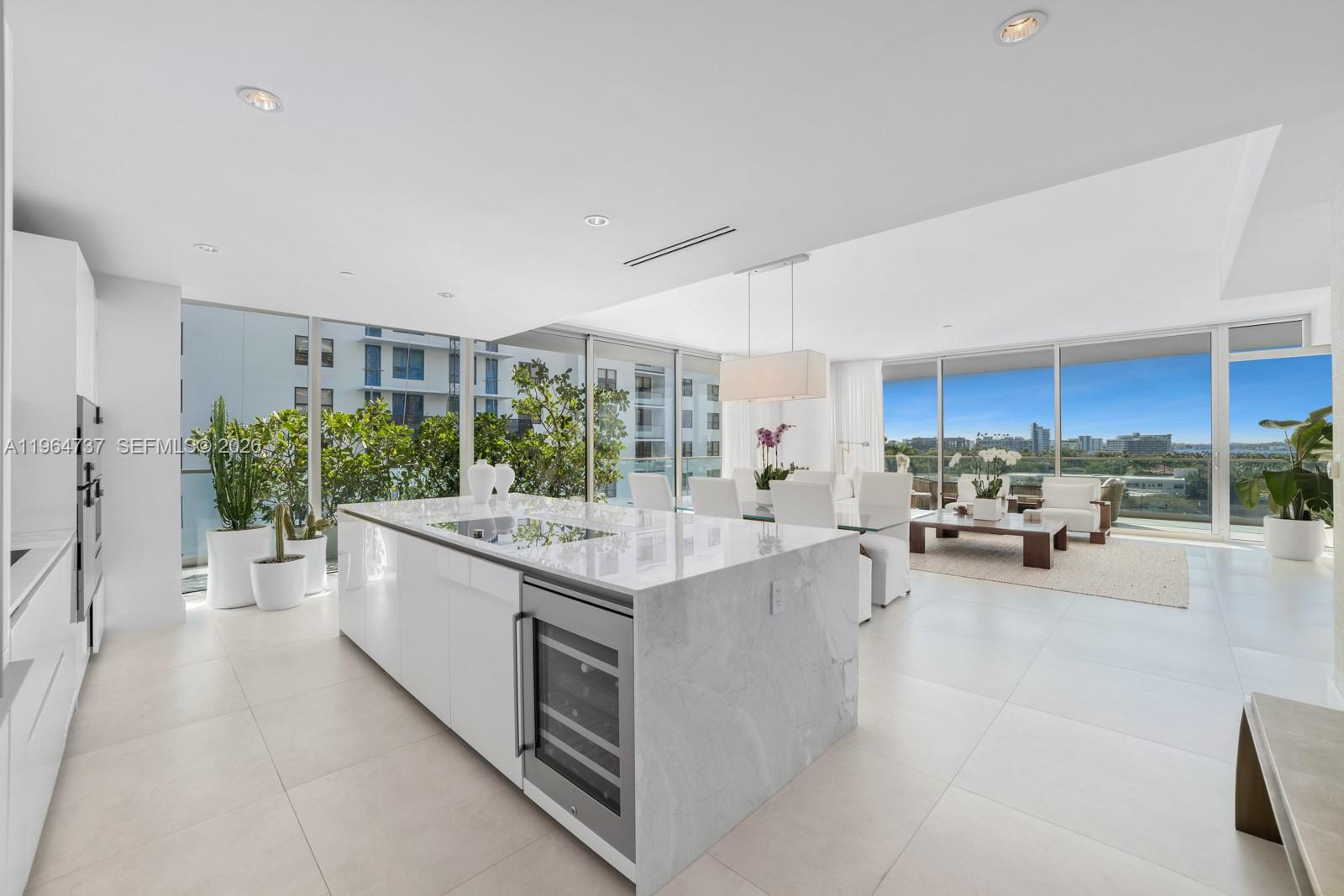 10201 Collins Ave # 611