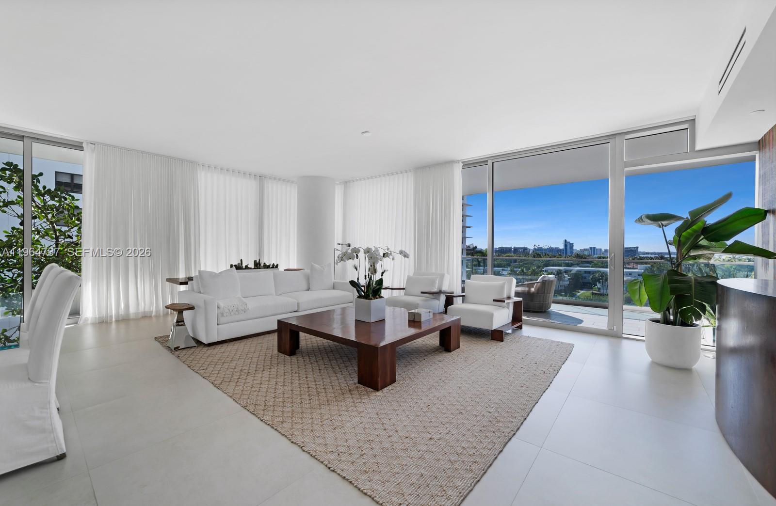 10201 Collins Ave # 611