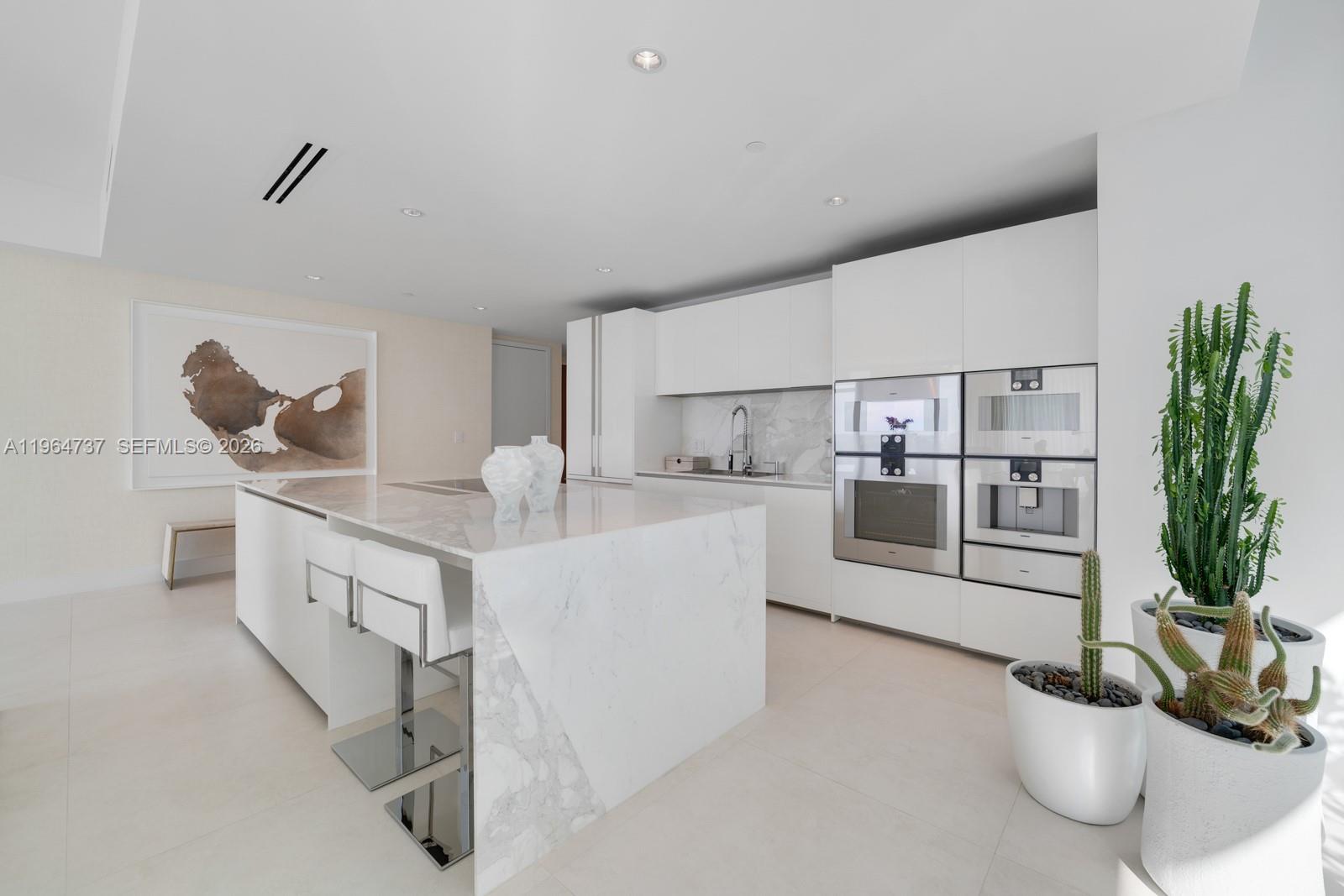 10201 Collins Ave # 611