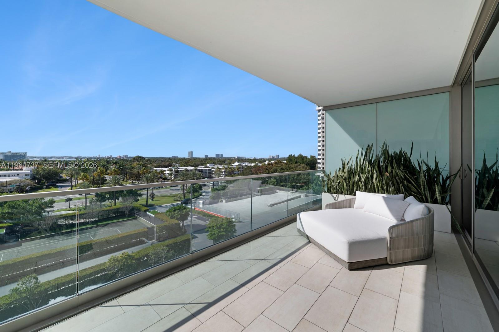 10201 Collins Ave # 611
