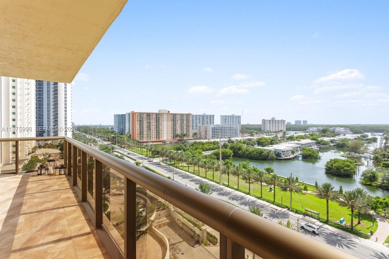16275 Collins Ave # 904