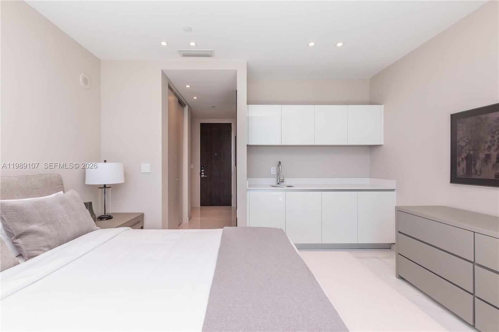851 NE 1st Ave # 4611 Unit: PH 4611