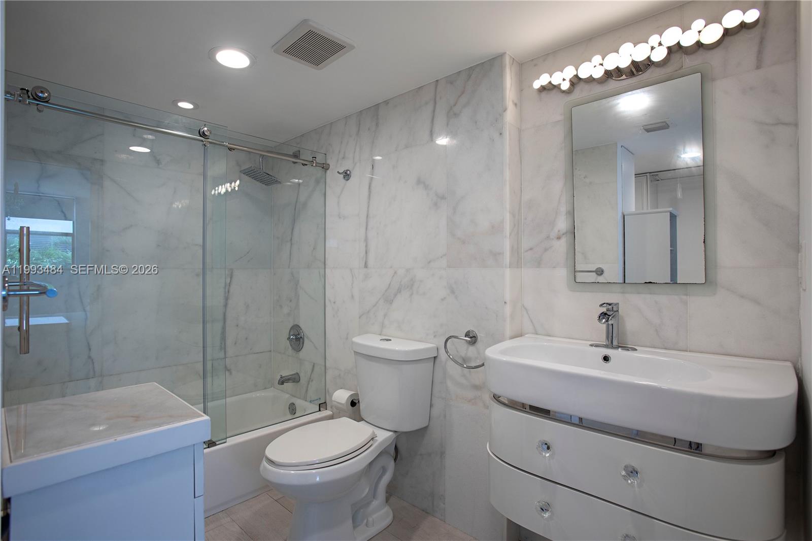 1621 Collins Ave # 206