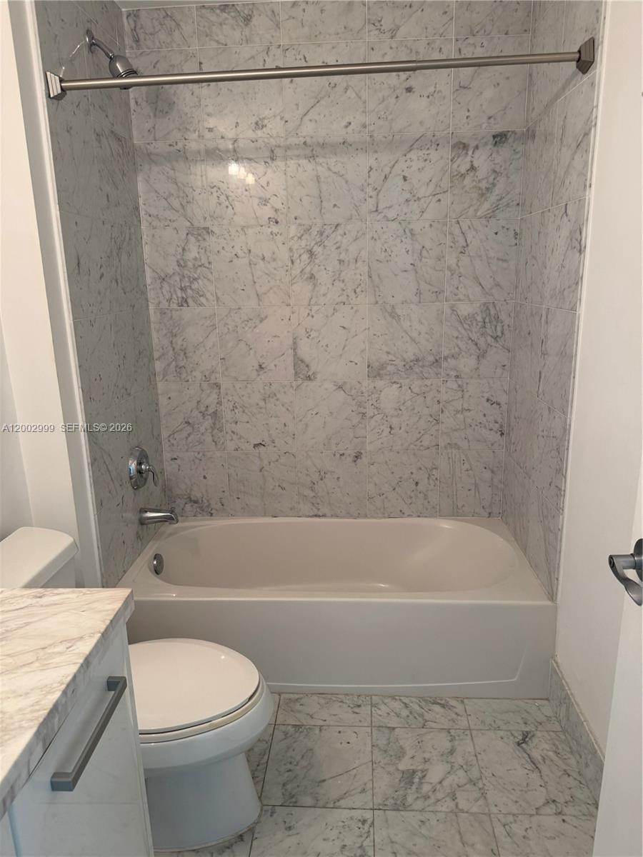 253 NE 2nd St # 1108