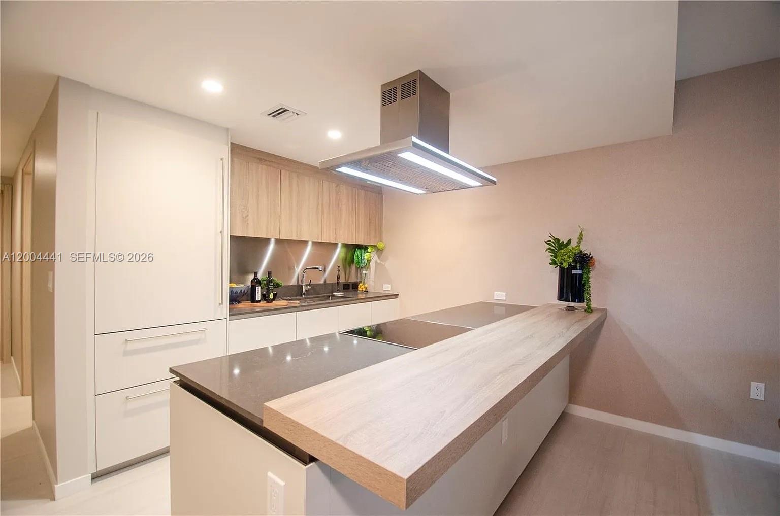 1000 Brickell Plz # 4207