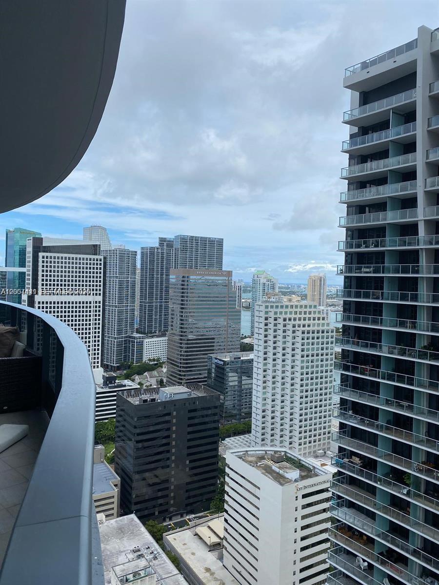 1000 Brickell Plz # 4207
