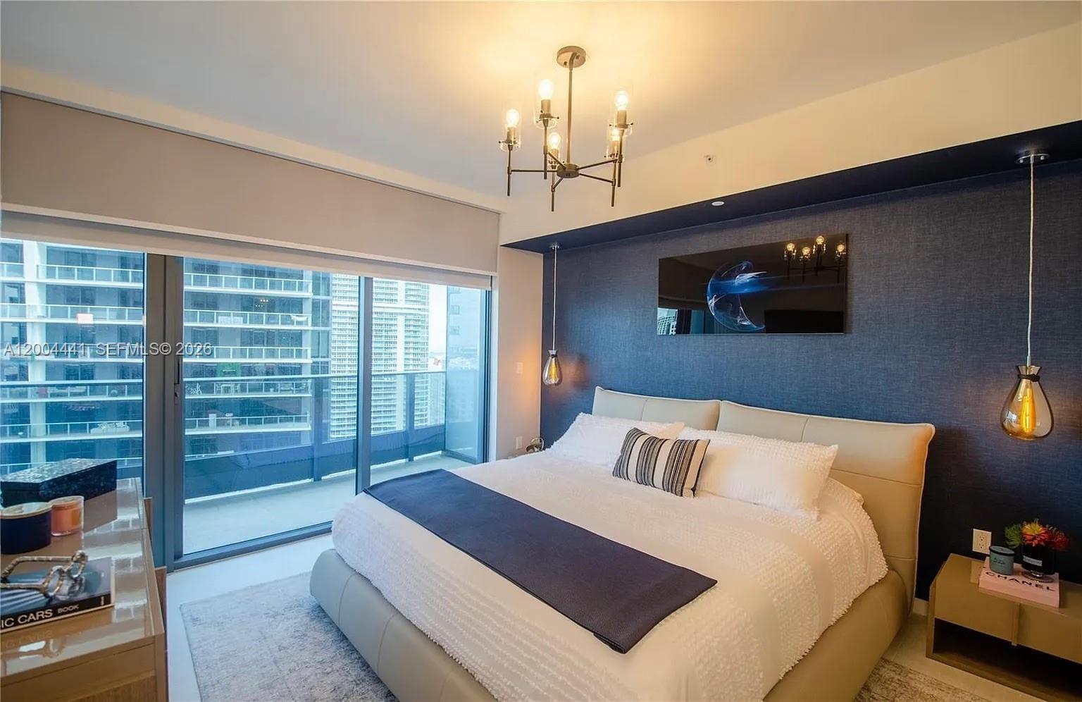 1000 Brickell Plz # 4207