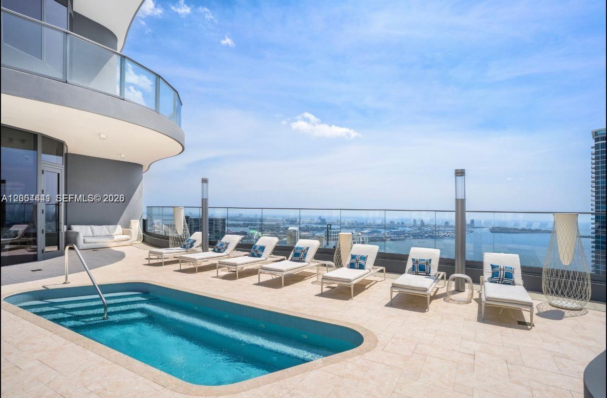 1000 Brickell Plz # 4207