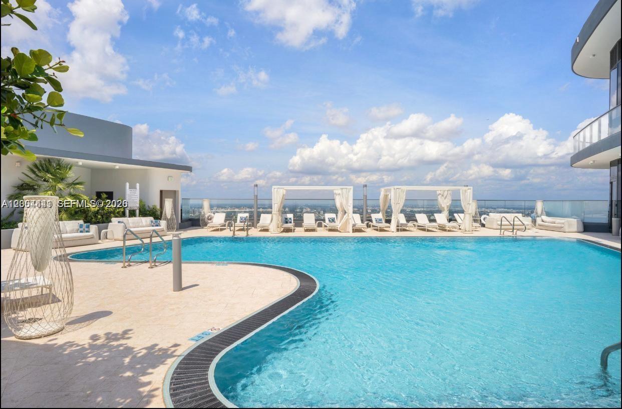 1000 Brickell Plz # 4207
