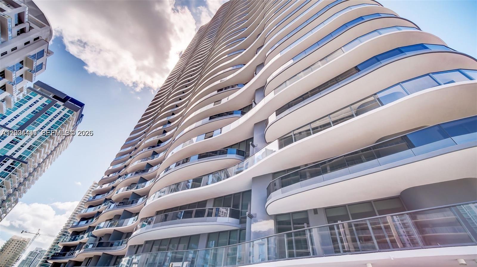 1000 Brickell Plz # 4207