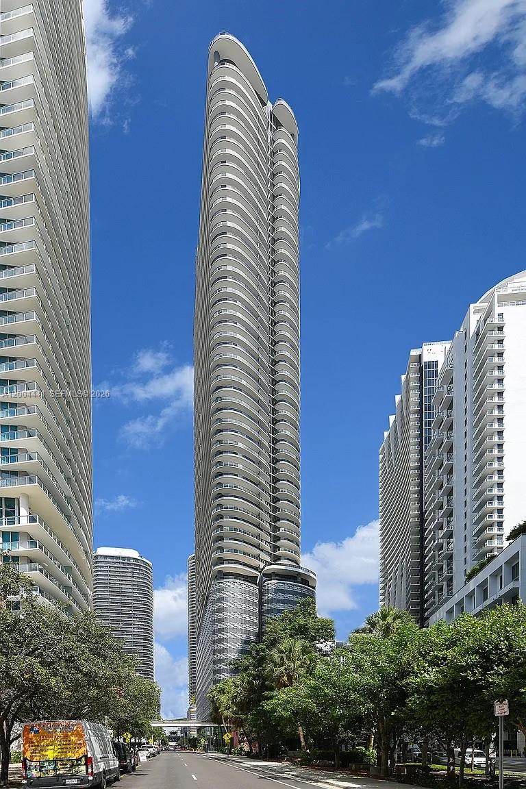 1000 Brickell Plz # 4207