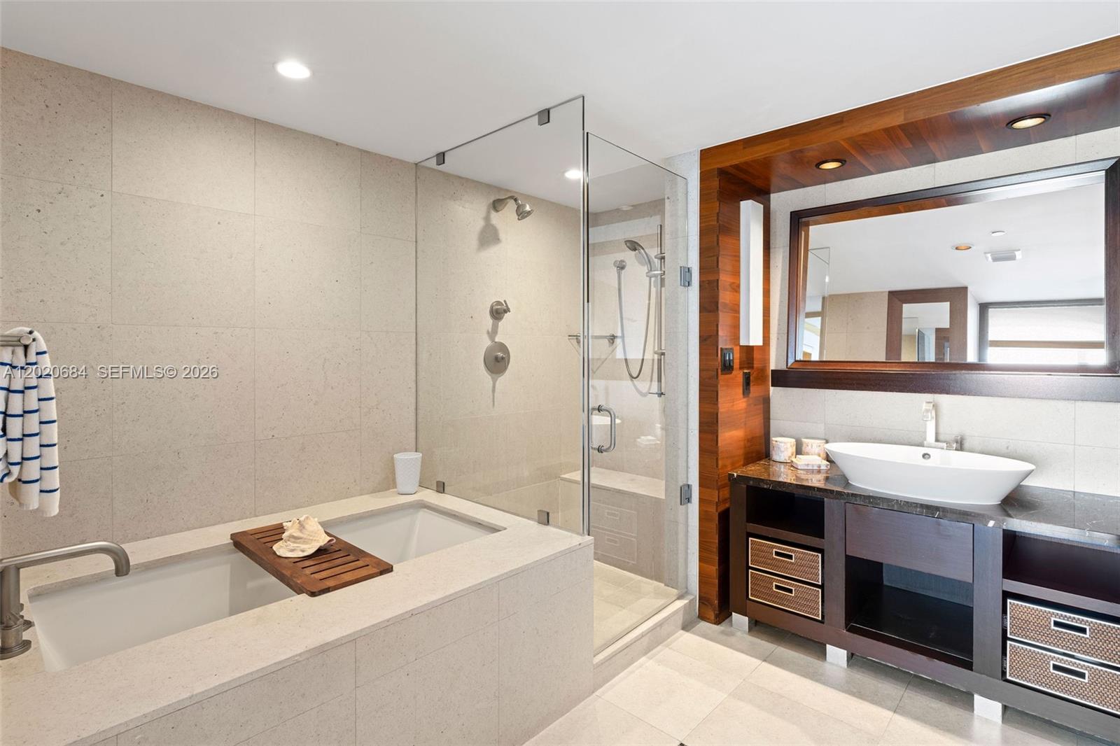 6801 Collins Ave # 417
