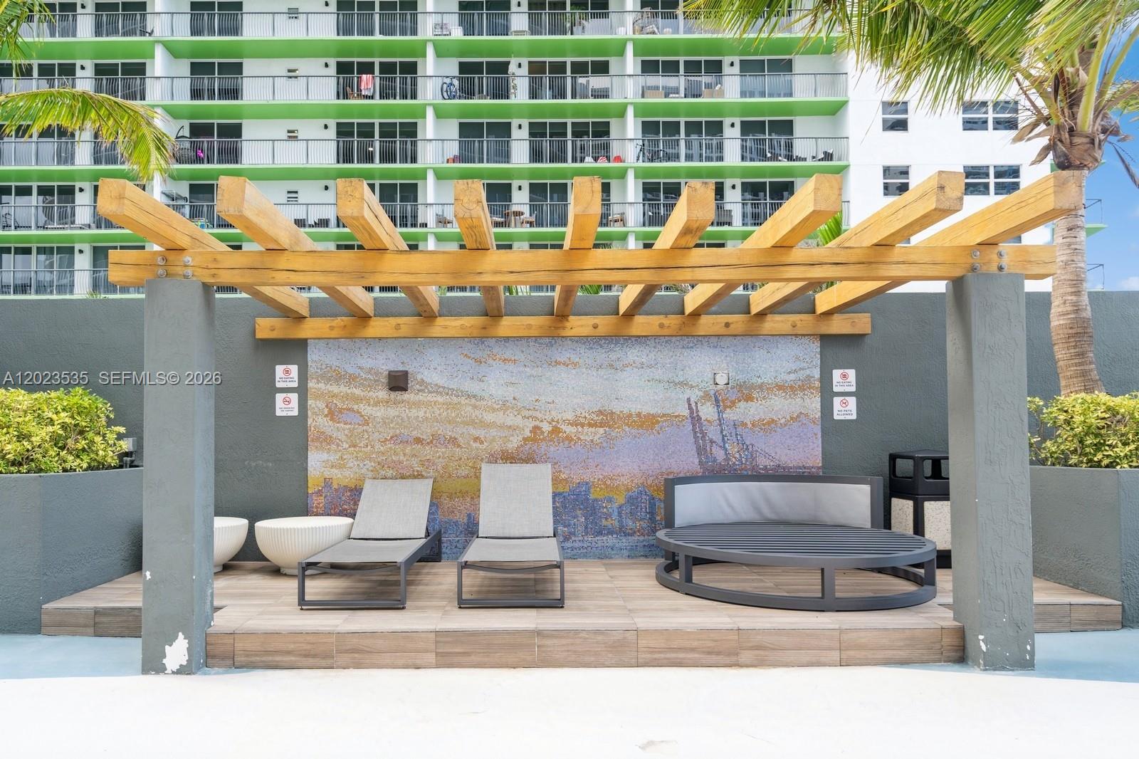 1750 N Bayshore Dr # 4702
