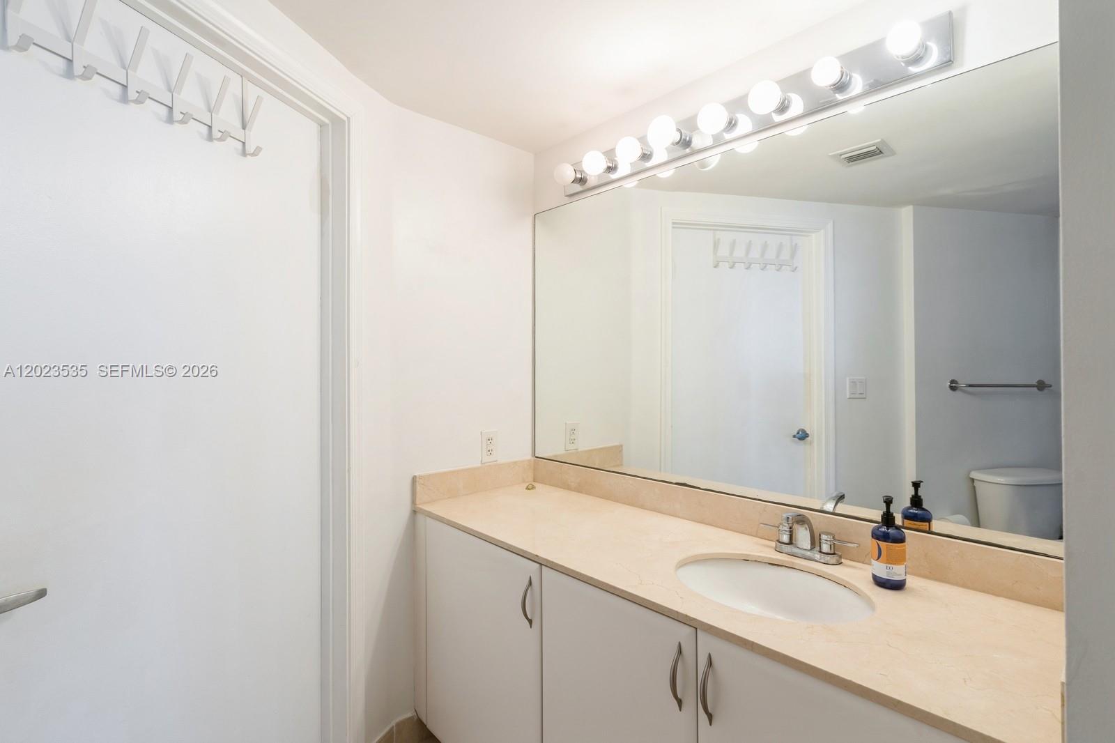 1750 N Bayshore Dr # 4702