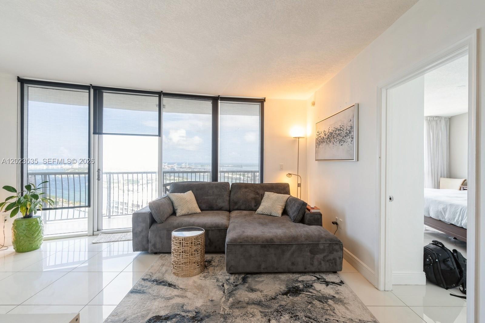 1750 N Bayshore Dr # 4702