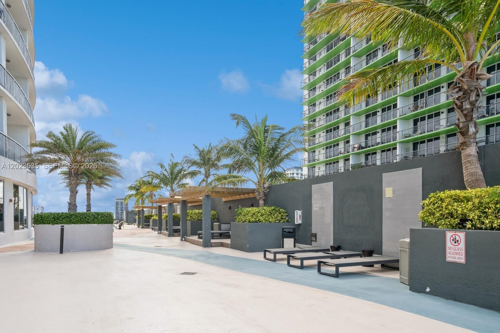 1750 N Bayshore Dr # 4702