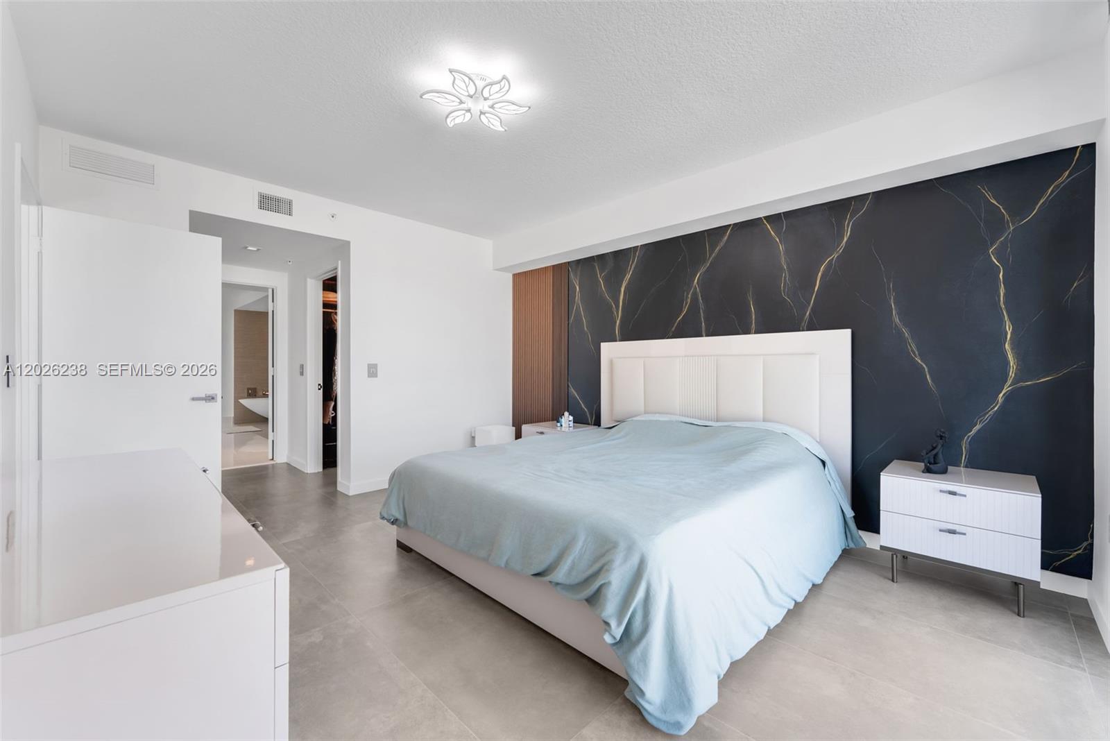300 Sunny Isles Blvd # 905 Unit: 4-905