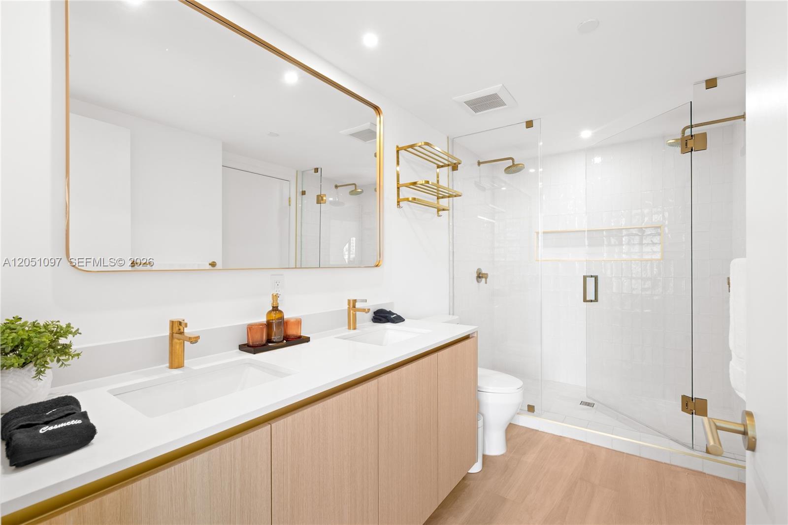 90 NE 32nd St # 808