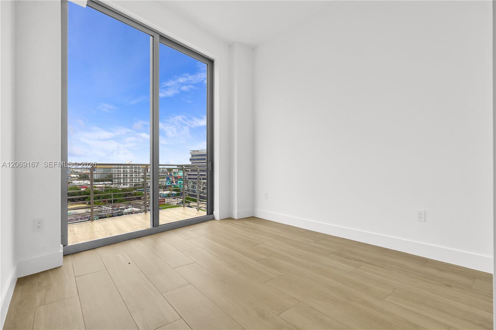 90 NE 32nd Street Unit: ph#27