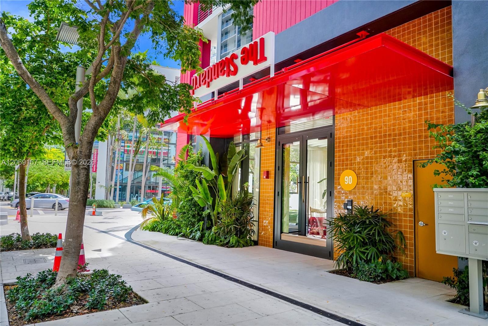 90 NE 32nd Street Unit: ph#27