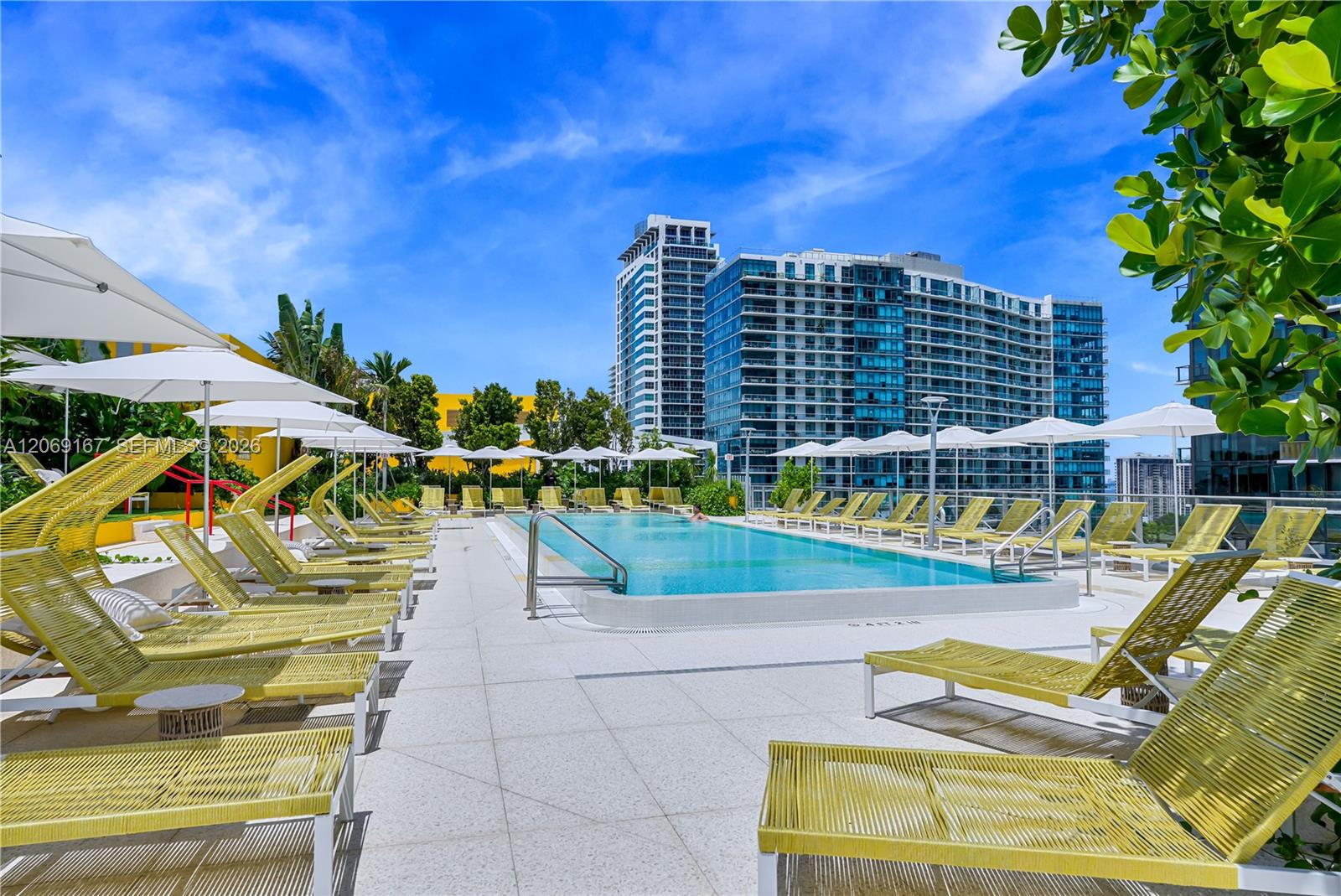 90 NE 32nd Street Unit: ph#27