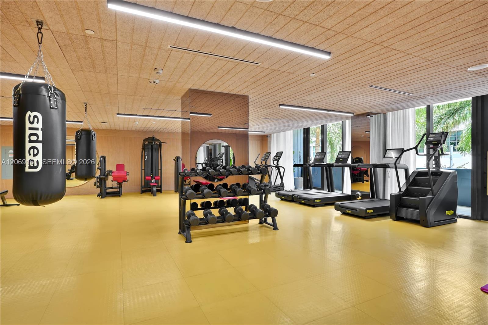 90 NE 32nd Street Unit: ph#27