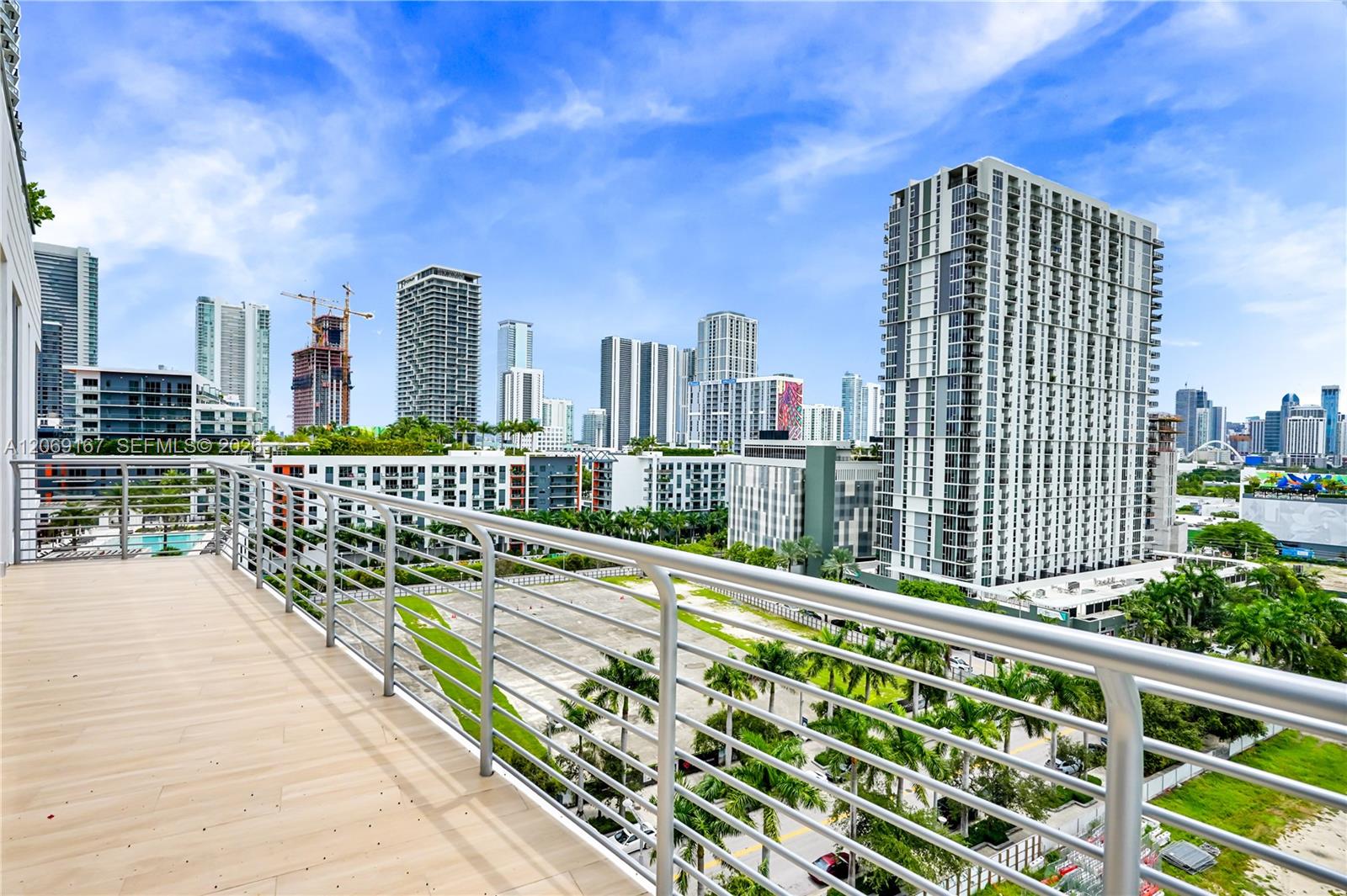 90 NE 32nd Street Unit: ph#27