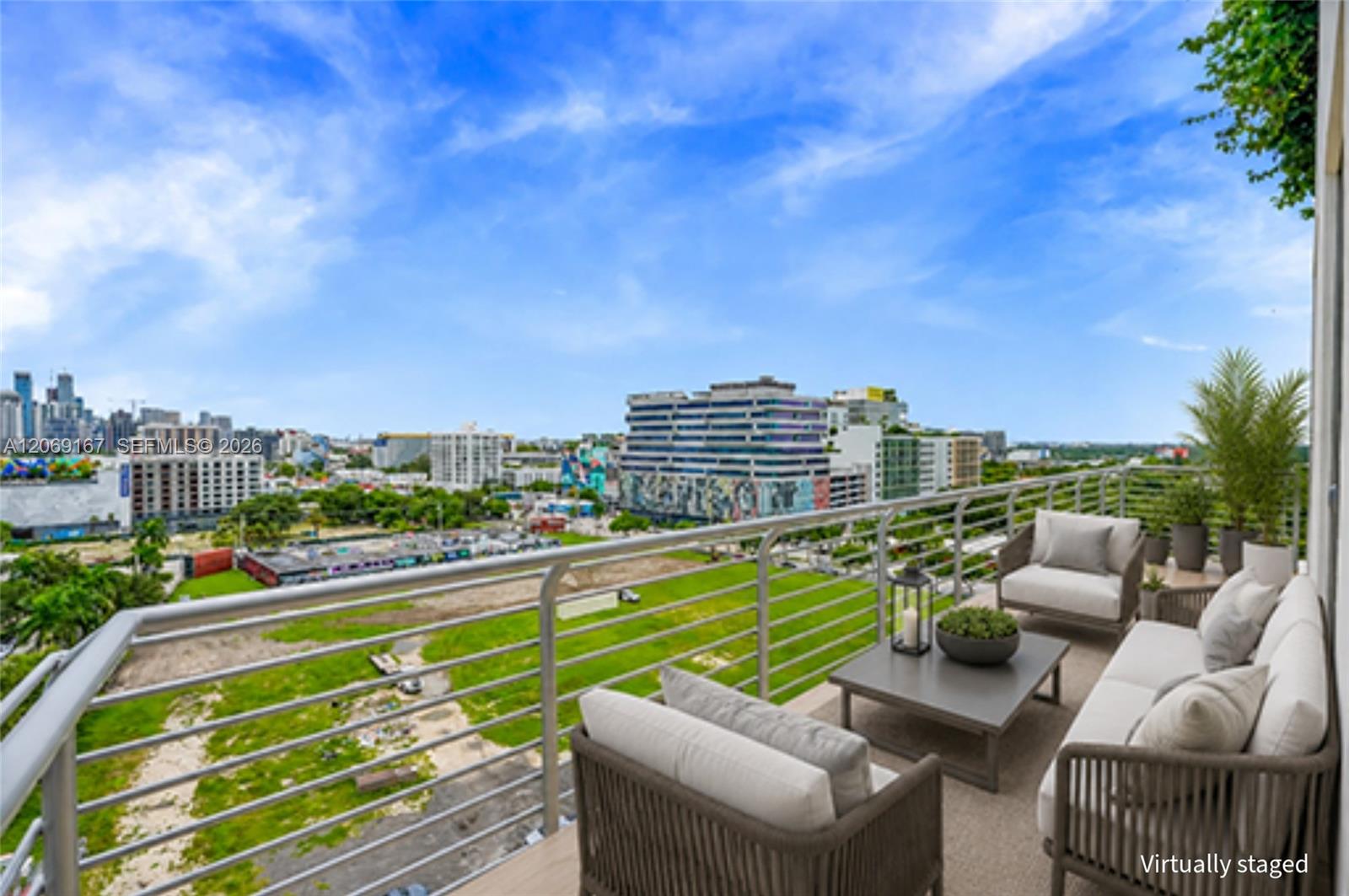 90 NE 32nd Street Unit: ph#27