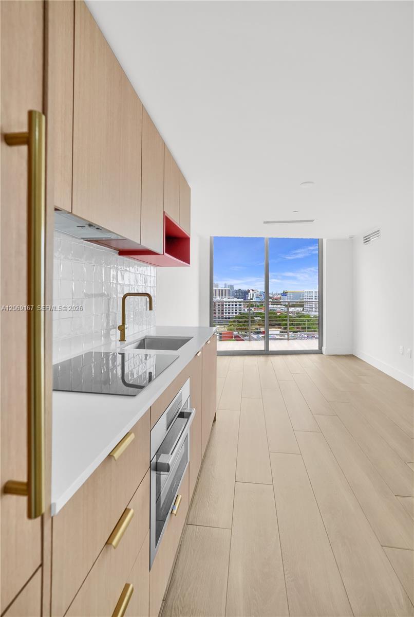 90 NE 32nd Street Unit: ph#27